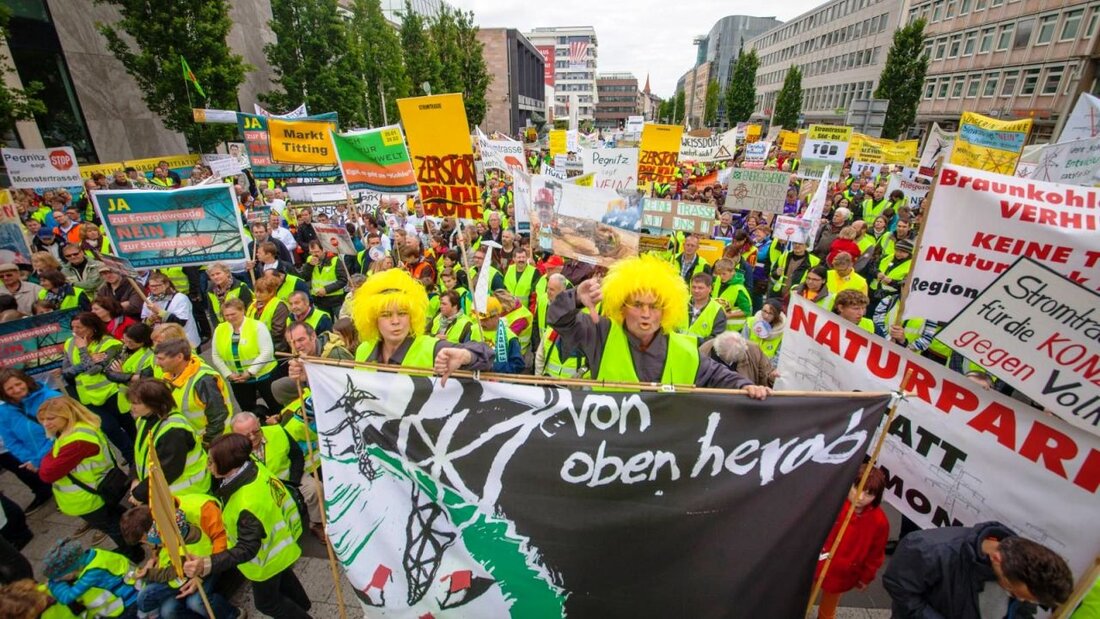 Weiden/Neustadt/WN/Tirschenreuth. Viele Menschen aus der Region kämpfen gegen die geplante Gleichstromtrasse. Für sie ist auch eine Erdverkabelung keine Lösung. Bei einem Treffen in Wunsiedel verdeutlichten die Gegner der Stromautobahn von Weiden [&hellip;]