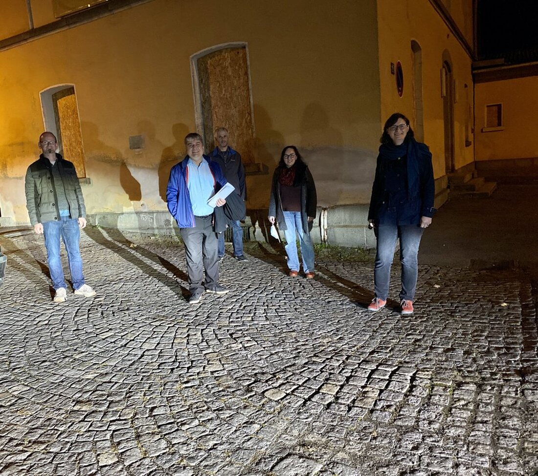 Windischeschenbach. Auch wenn er so aussieht, als sei er seit Jahren nicht mehr im Betrieb, halten die Grünen den Bahnhof für eine riesige Chance. Eine Chance, die es zu nutzen gelte [&hellip;]