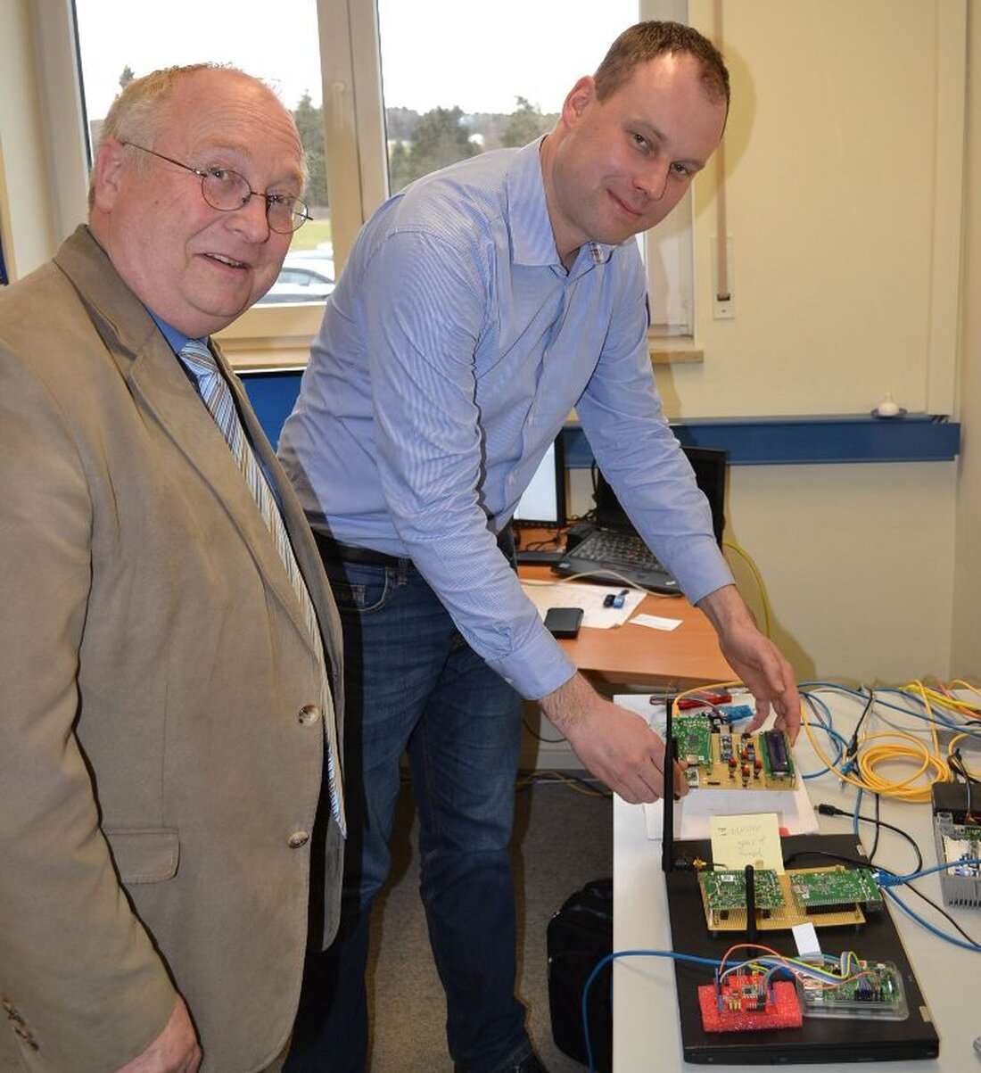 Waldsassen. Im Gründerzentrum Waldsassen entstehen seit 21 Jahren ausnahmslos Erfolgsgeschichten. Acht Firmen beherbergt das Gründerzentrum mittlerweile. Und um sie alle kümmert sich Manfred Dietrich. Aber was genau ist ein Gründerzentrum? [&hellip;]