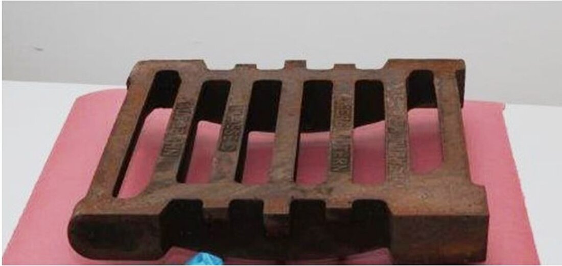 Weiden. Am Montag den 17. August warfen eine oder mehrere Personen zwischen 22.05 und 22.15 Uhr einen Gullydeckel von der Brücke der Ortsverbindungsstraße Weiden-Ullersricht nach Weiden-Neubau auf die Bundesautobahn A 93. Dadurch [&hellip;]