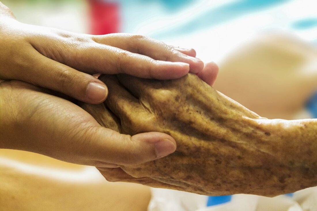 Schwandorf. Am 3. April 2025 wird eine Vortragsreihe des Palliativ-Hospiz-Netzwerks zum Thema Bestattung und Bestattungsvorsorge in der Spitalkirche fortgesetzt. Verschiedene Bestattungsarten und Vorsorgemöglichkeiten werden von Expertin Mirjana Lang erläutert, die Veranstaltung ist kostenlos.