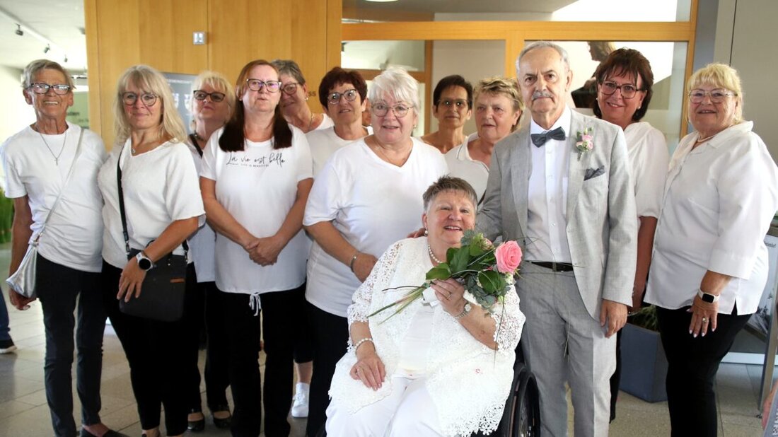 Weiherhammer. Dagmar Höret und Reinhold Ullamann heiraten nach 34 Jahren "Probezeit" am 70. Geburtstag der Braut im Rathaus Weiherhammer.  