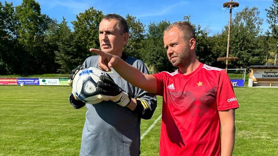Weiherhammer. Die TSG Fußballabteilung erlebte eine emotionale Jahreshauptversammlung mit neuer Führung und dankte Helfern und Spendern für die gelungene Sanierung des Kabinentrakts. Mitgliederzahlen stiegen auf 364, gesellschaftliche Events und eine erfolgreiche Spielgemeinschaft im Nachwuchsbereich wurden hervorgehoben.