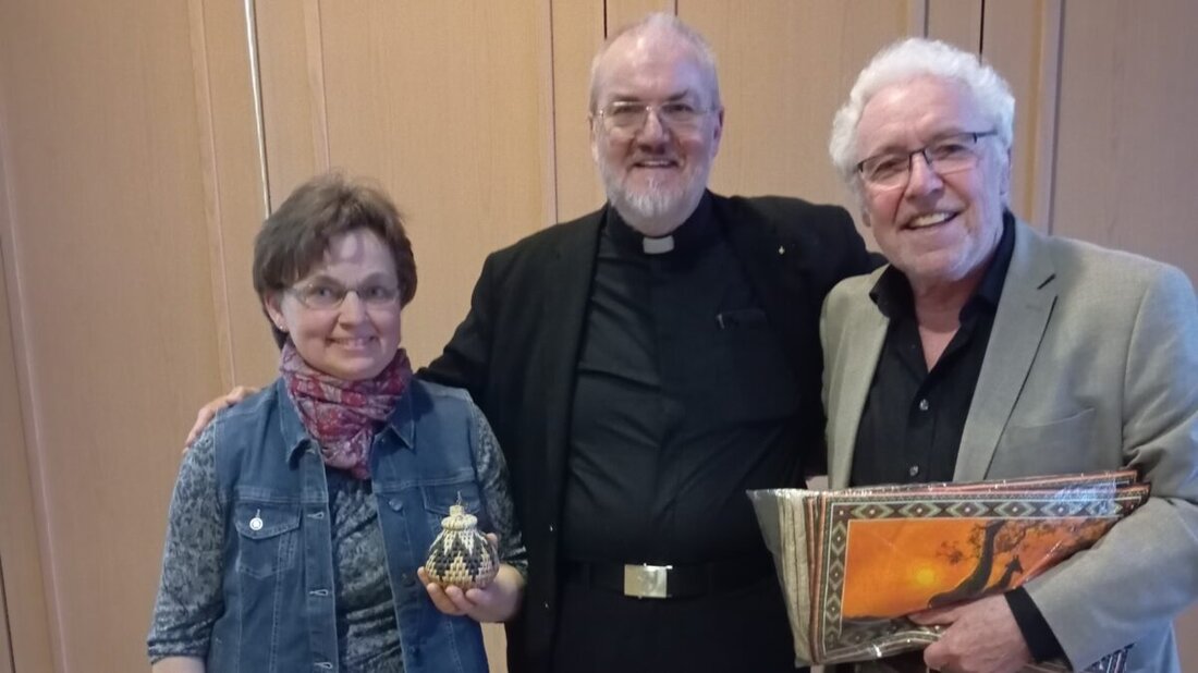 Pressath. 1.815 Euro wurden von der Pfarrei Pressath durch den Verkauf von Palmbüscheln gesammelt und davon 1.000 Euro an die Organisation „Brotherhood of Blessed Gérard“ gespendet. Zusätzlich gab der Sankt-Georgs-Chor 5.000 Euro aus Benefizkonzerteinnahmen für die Arbeit in Südafrika.