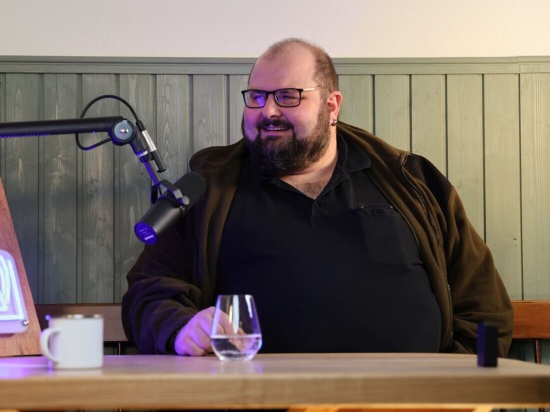 Mantel. Constanze Hartwig absolvierte ein Praktikum im bayerischen Landtag bei Dr. Stephan Oetzinger, das ihr spannende Einblicke und politische Impulse gab. Sie traf sogar Ministerpräsident Dr. Markus Söder und verstärkte ihr politisches Engagement durch Erfahrungen in München und Weiden.