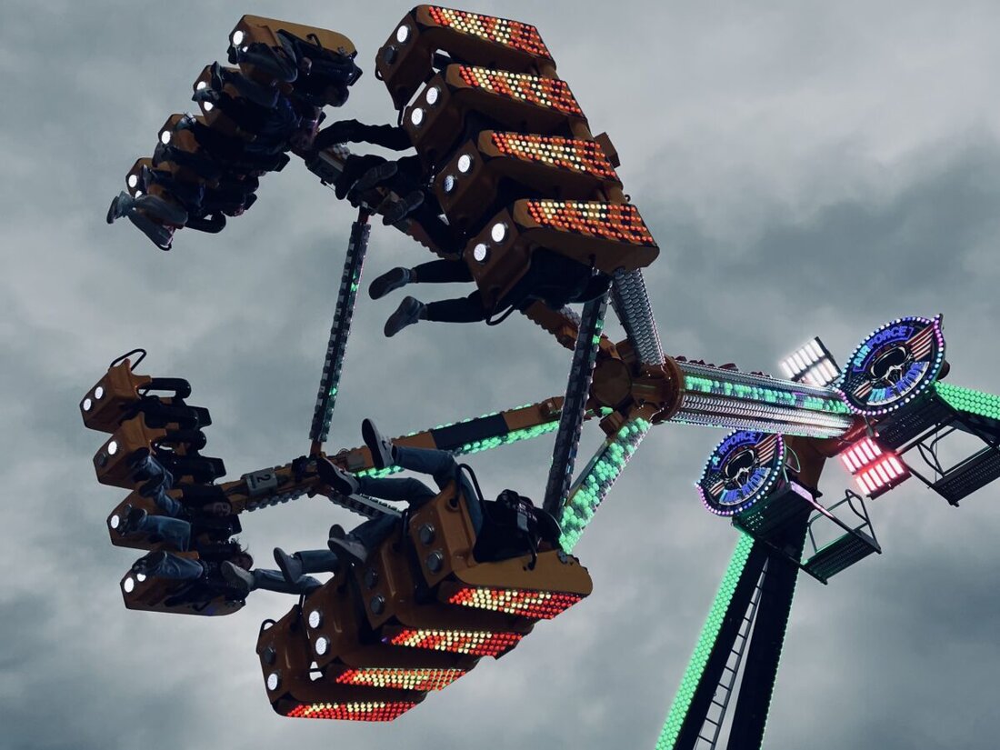 Weiden. Die Polizei Weiden war am Wochenende bei mehreren Schlägereien auf dem Volksfest im Einsatz. Dabei gab es zwei leicht verletzte Männer.