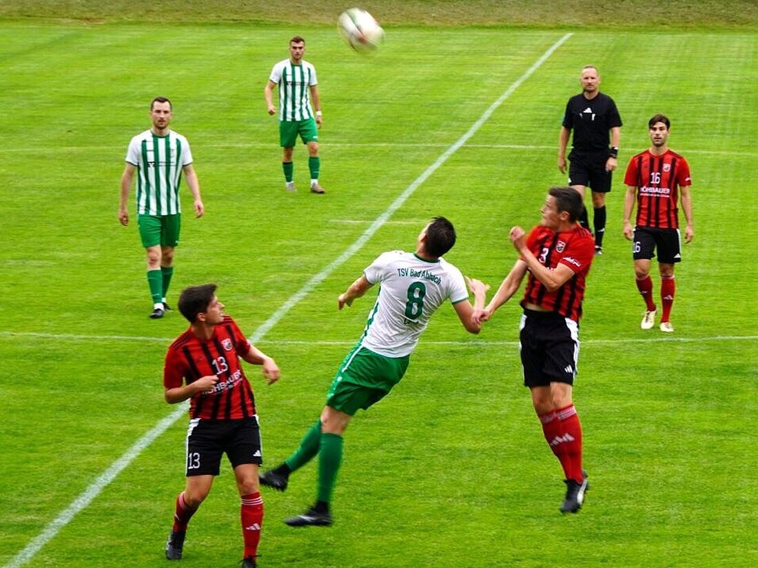 Luhe-Widenau. Der SC Luhe-Wildenau feiert am dritten Spieltag der Landesliga Mitte einen verdienten 3:0-Heimerfolg gegen den TSV Bad Abbach. Der Vizemeister der Vorsaison setzte sich nach Startschwierigkeiten mit Erfahrung, Spielkontrolle und drei sehenswerten Treffern durch.