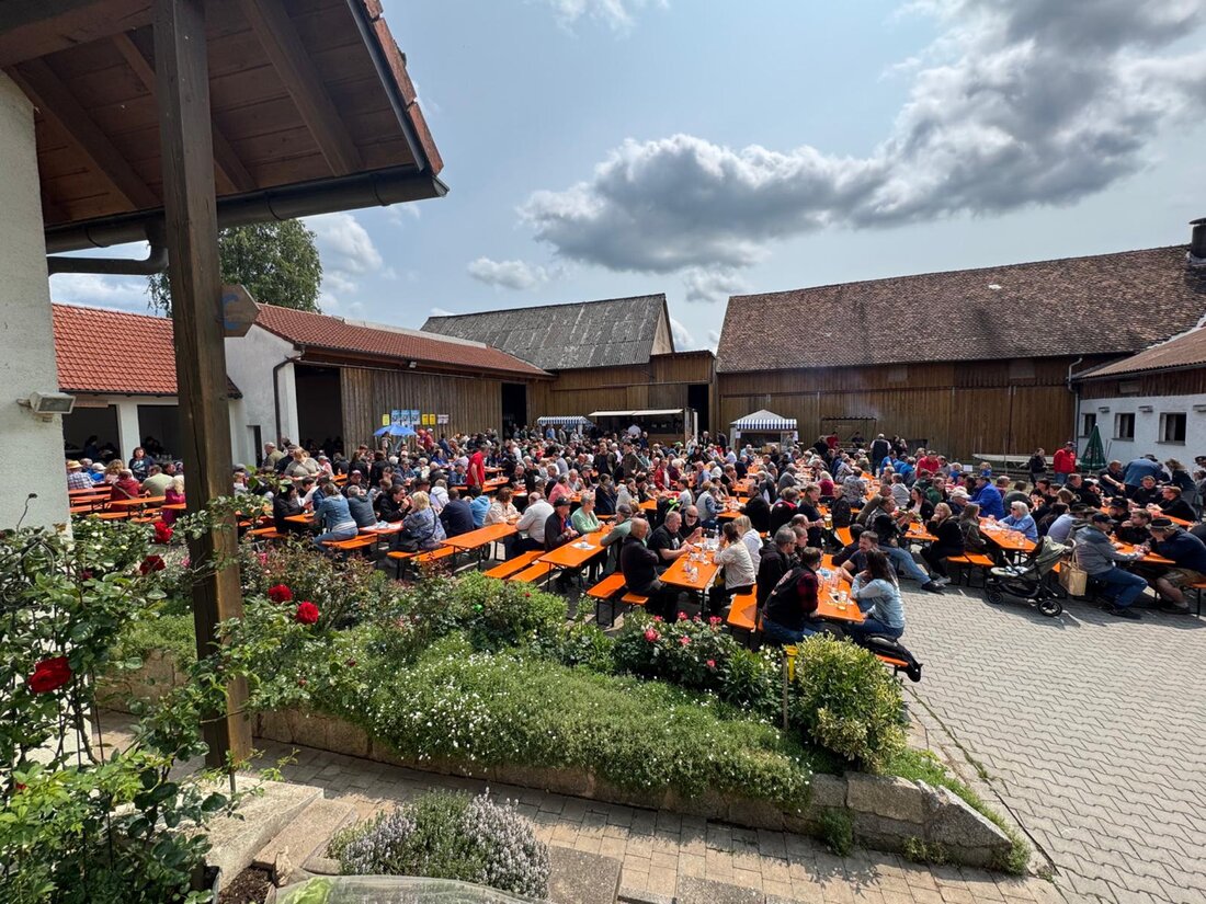 Lerau. Alles passte, das Wetter, die Besucher, die Oldtimer, das Programm, das Essen und Trinken und so wird ein Fest zum Erfolg und kann wiederholt werden. Das 12. Oldtimertreffen der Lerau Feuerwehr ist mittlerweile Tradition und nicht nur bei den Oldtimerbesitzern ein bestimmtes Datum, sondern auch bei den Besuchern aus Nah und fern.