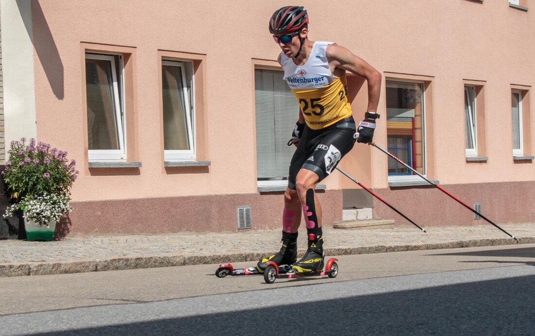 Flossenbürg. Eric Frenzel ist während der Zeit des Sommer Grand Prix nicht, wie seine Kollegen, in Villach – sondern trainiert zu Hause. Der Grund: Seine Knochenhautreizung. Die soll bis zum Winter [&hellip;]
