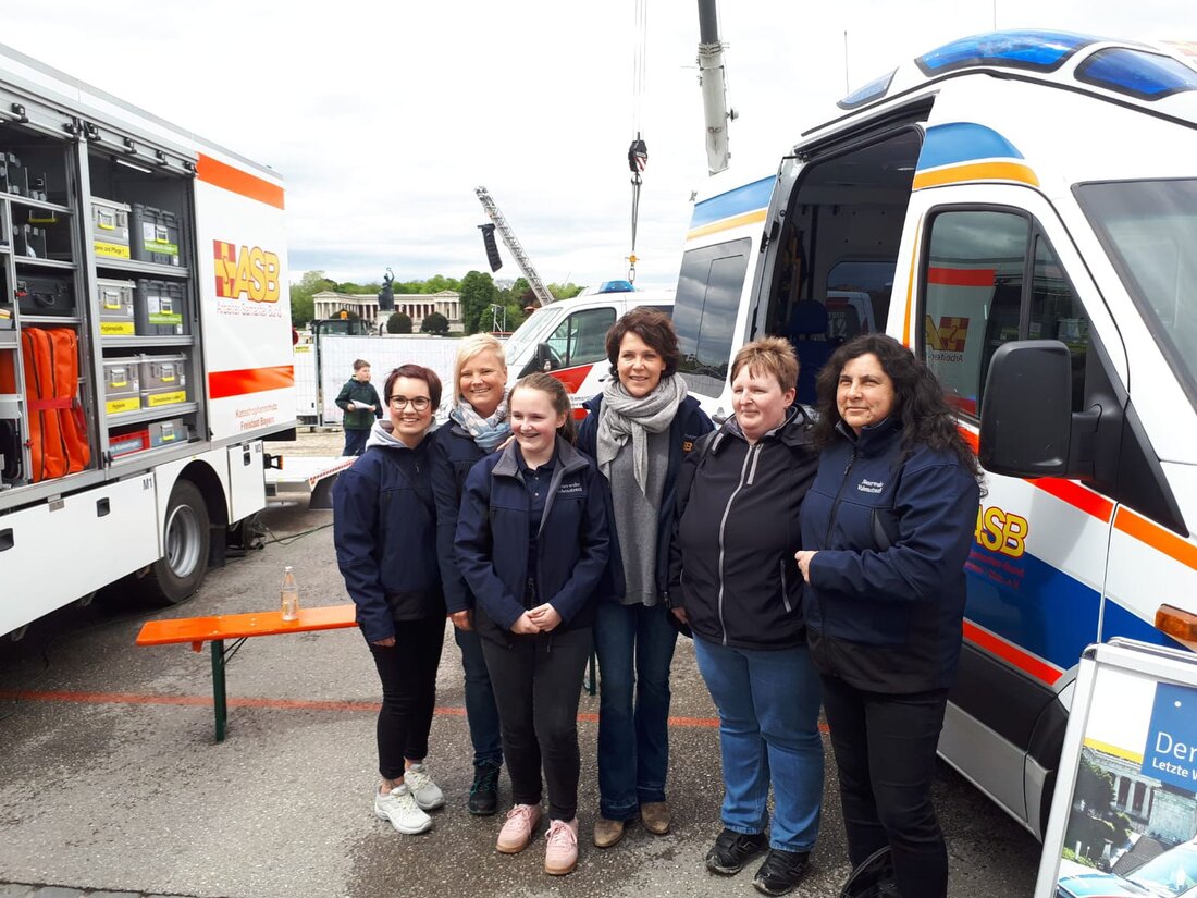 Vohenstrauß. Am frühen Samstagmorgen machte sich eine Gruppe unter Leitung von Kommandant Mario Dobmayer auf, um am Blaulichtfestival auf der Theresienwiese in München teilzunehmen. Mit dabei hatte die Vohenstraußer Feuerwehr dabei [&hellip;]