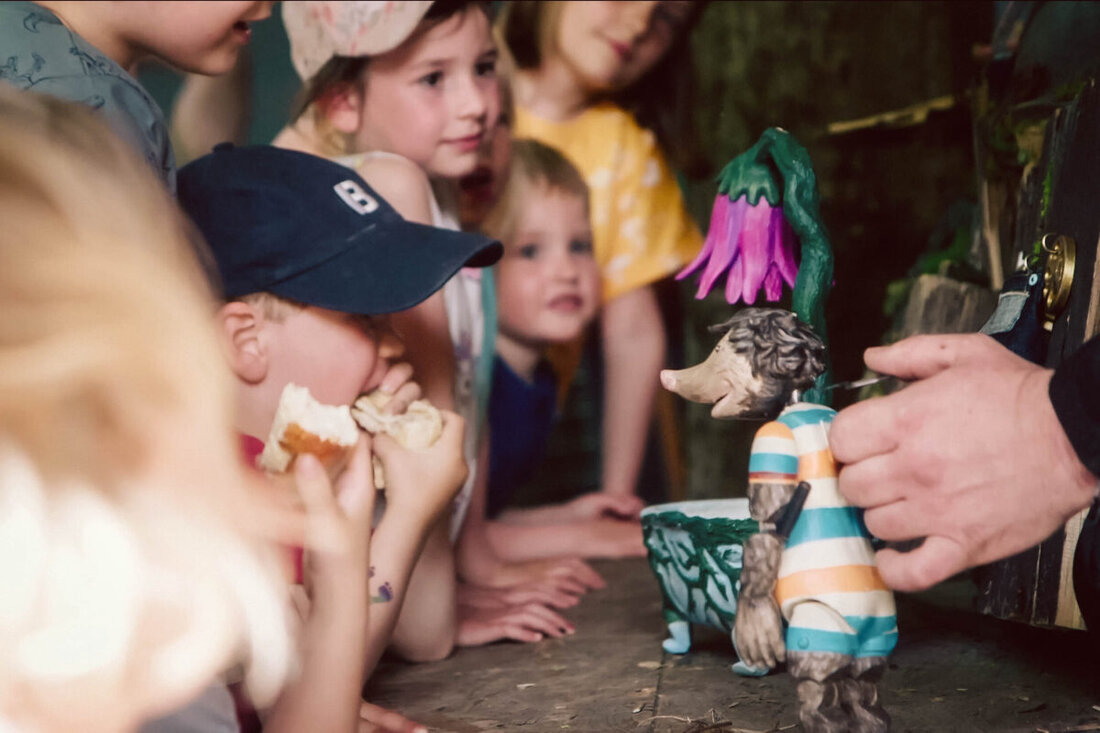 Tirschenreuth. Ob einmal in die Rolle einer Polizistin oder eines Polizisten schlüpfen, Handyhalter aus Beton gießen, den Baseballschläger schwingen oder mit dem Thunder Graf britzeln – beim Oberpfalztag ist jede Menge Spaß auch für die kleinen Gäste garantiert.