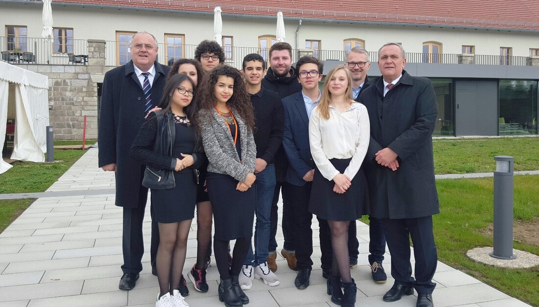 Flossenbürg. An dem Gedenkakt zum Jahrestag der Befreiung des KZ Flossenbürg und dem damit verbundenen internationalen Jugendaustausch hat sich eine Jugendgruppe aus der Weidener Partnerstadt Issy-les-Moulineaux teilgenommen.  Organisiert wurde die Teilnahme vom [&hellip;]