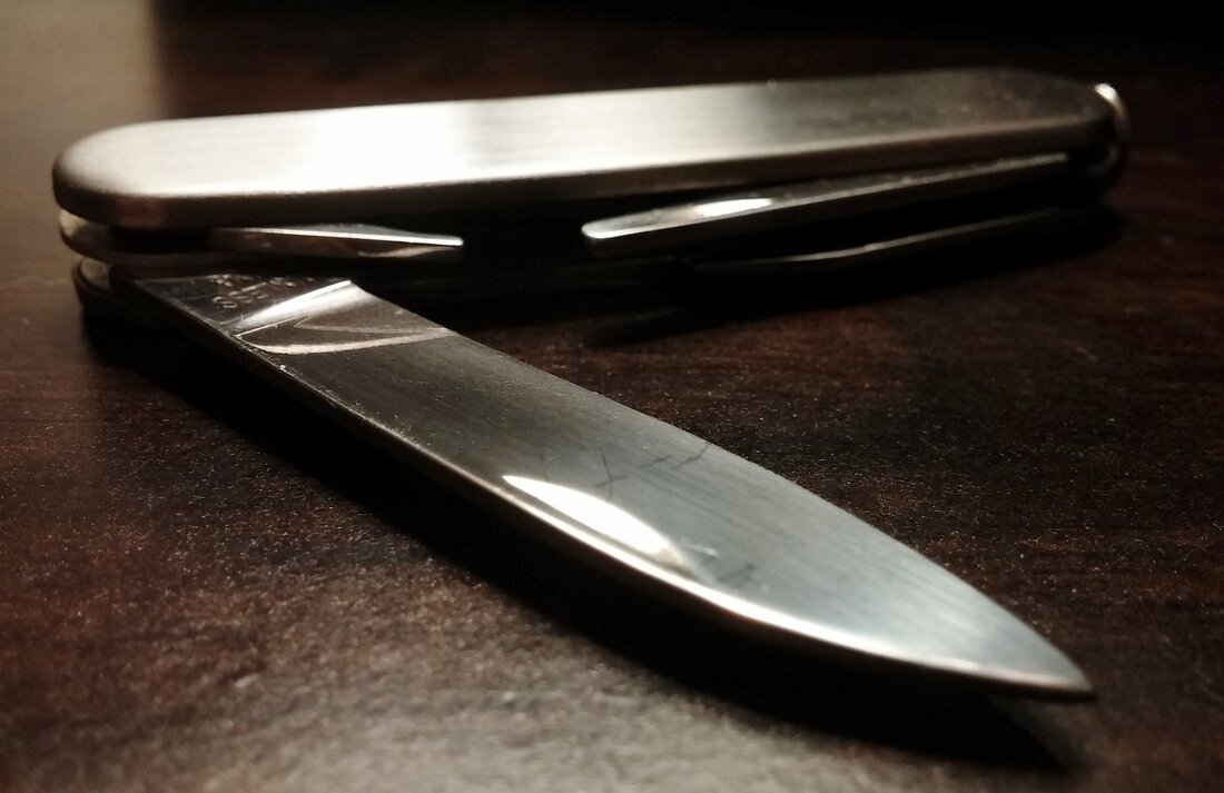 Weiden. In zwei Fällen wurden am Wochenende Messer zur Bedrohung eingesetzt. Einer der Besitzer verletzte dabei sich selbst.  Fall 1: Am Freitag in den frühen Abendstunden kriegten sich in einer [&hellip;]