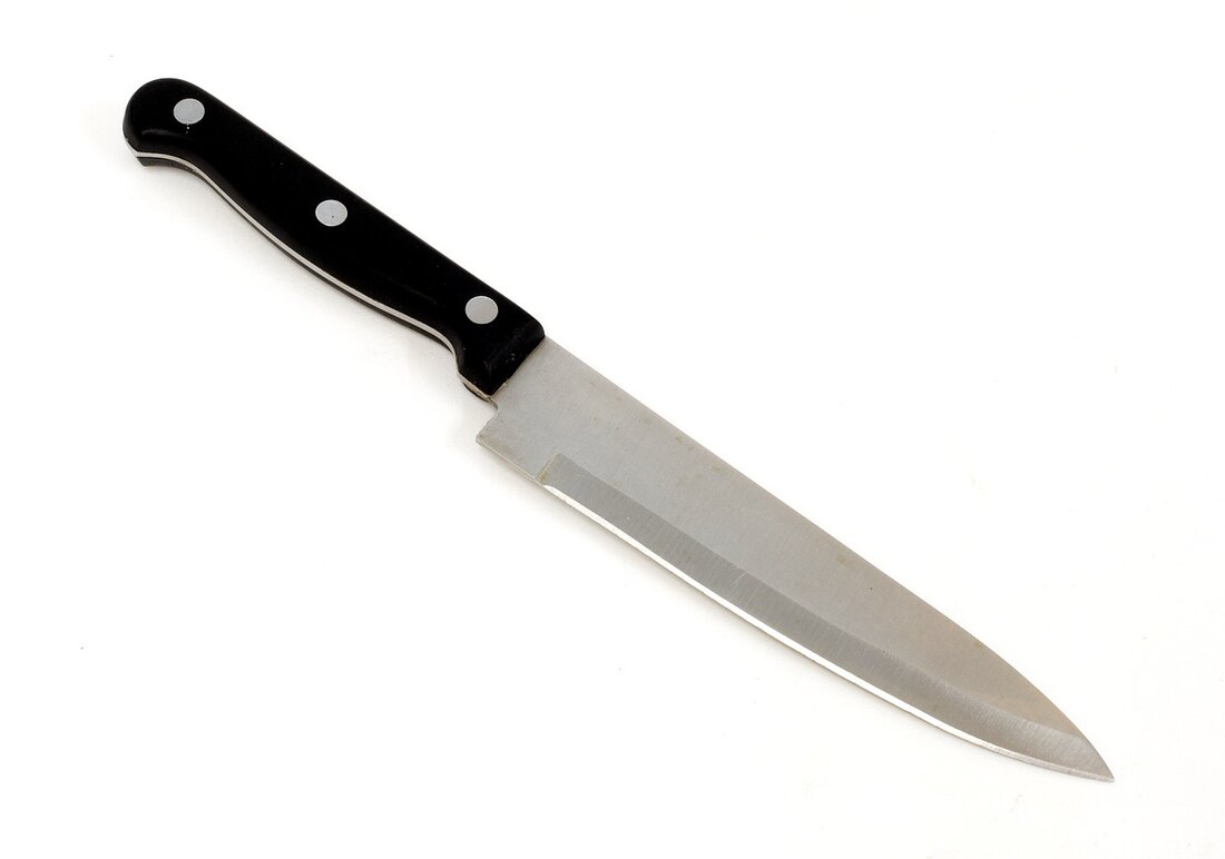 Weiden. Gestern hatte eine Polizeistreife es mit zwei Männern zu tun, von denen einer während einer Auseinandersetzung zu einem Messer gegriffen hatte. Ein Anwohner rief gestern gegen 18.20 Uhr die Polizei. Sein Nachbar [&hellip;]