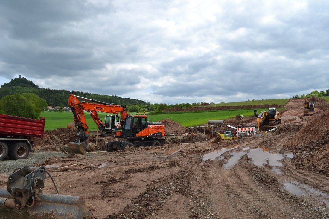 Neustadt/Kulm. Während die Marktplatzsanierung ins Stocken geraten ist, rollen seit einigen Tagen an einem anderen Ort im Stadtgebiet die Baumaschinen: In Mockersdorf entstehen in den nächsten Monaten 27 neue Bauplätze. [&hellip;]