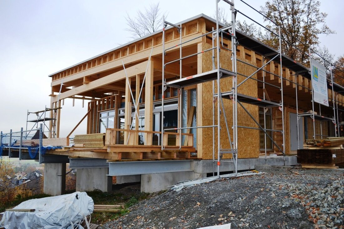 Neustadt/Kulm. Lange ähnelte das Infozentrum am Fuß des Rauhen Kulm eher einer halbfertigen Ruine denn einem schmucken Neubau. Nachdem über das ambitionierte Projekt lange geredet, es geplant, verworfen und die Zuschüsse [&hellip;]