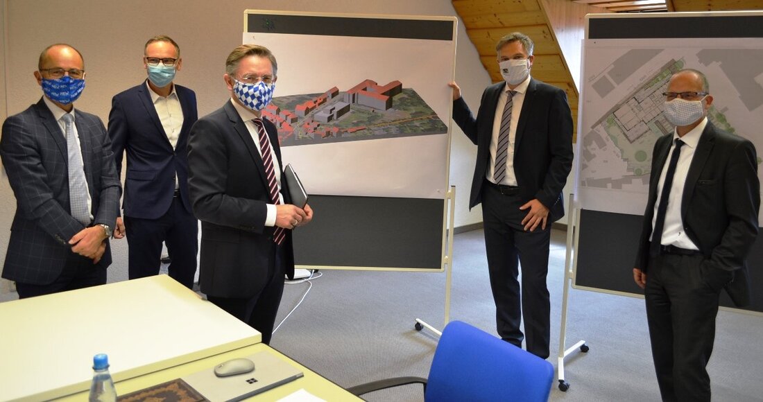 Waldsassen. Für Behördenchef Wolfgang Bauer ist es ein Meilenstein und die richtige Wahl, Landtagsabgeordneter Tobias Reiß bezeichnet es als Erfolgsgeschichte, laut Bürgermeister Bernd Sommer habe man alles richtig gemacht und [&hellip;]