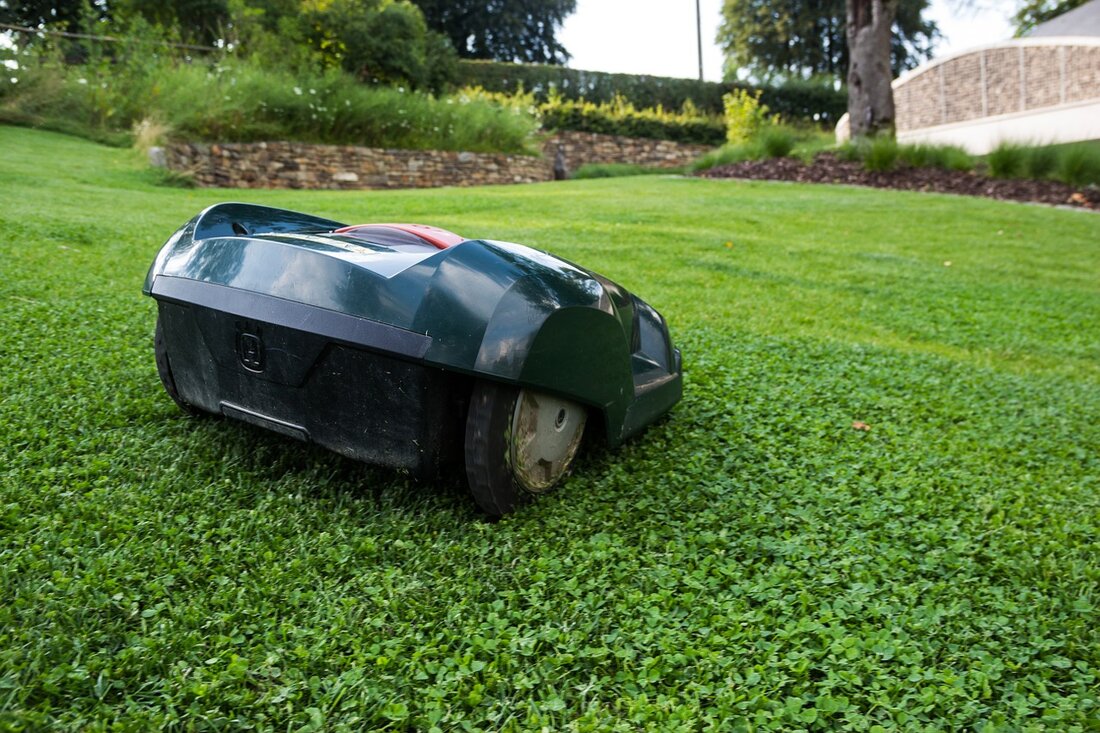 Kemnath. Am vergangenen Freitag klaute ein Unbekannter in der Zeit zwischen 18:00 und 19.00 Uhr bei der Firma Hagebaumarkt in Kemnath einen Mähroboter der Marke Gardena. Das Gerät war im Eingangsbereich [&hellip;]