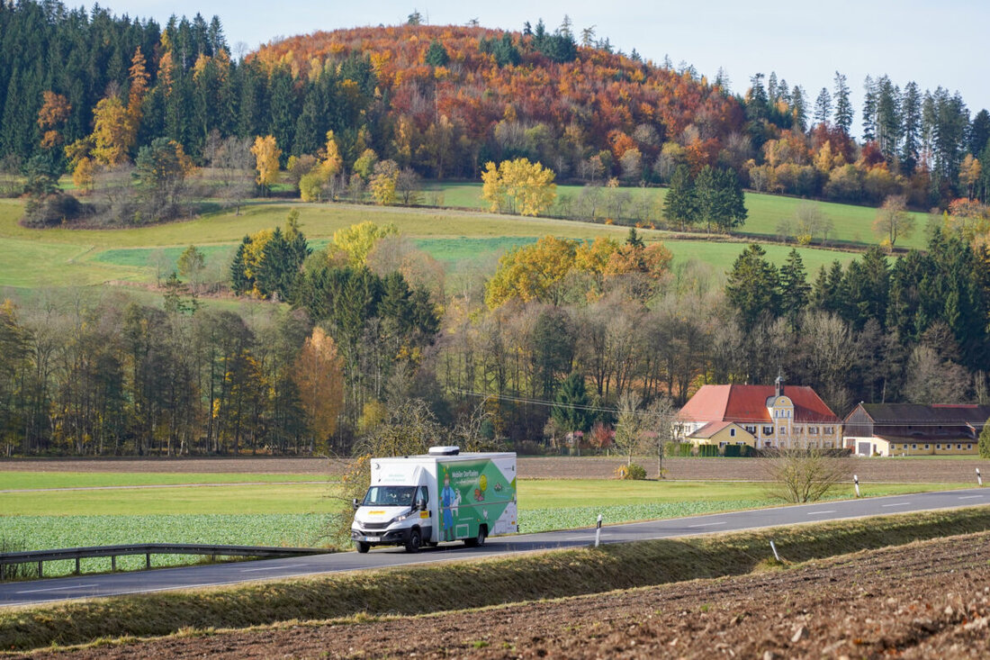 Neusorg/Erbendorf. Der mobile Dorfladen der ILE Steinwald-Allianz steht ab 2026 ohne Förderung stabil da. Mit einem 7,2-Tonnen-Lastwagen versorgt er an fünf Tagen über 40 Orte und sechs Senioreneinrichtungen.