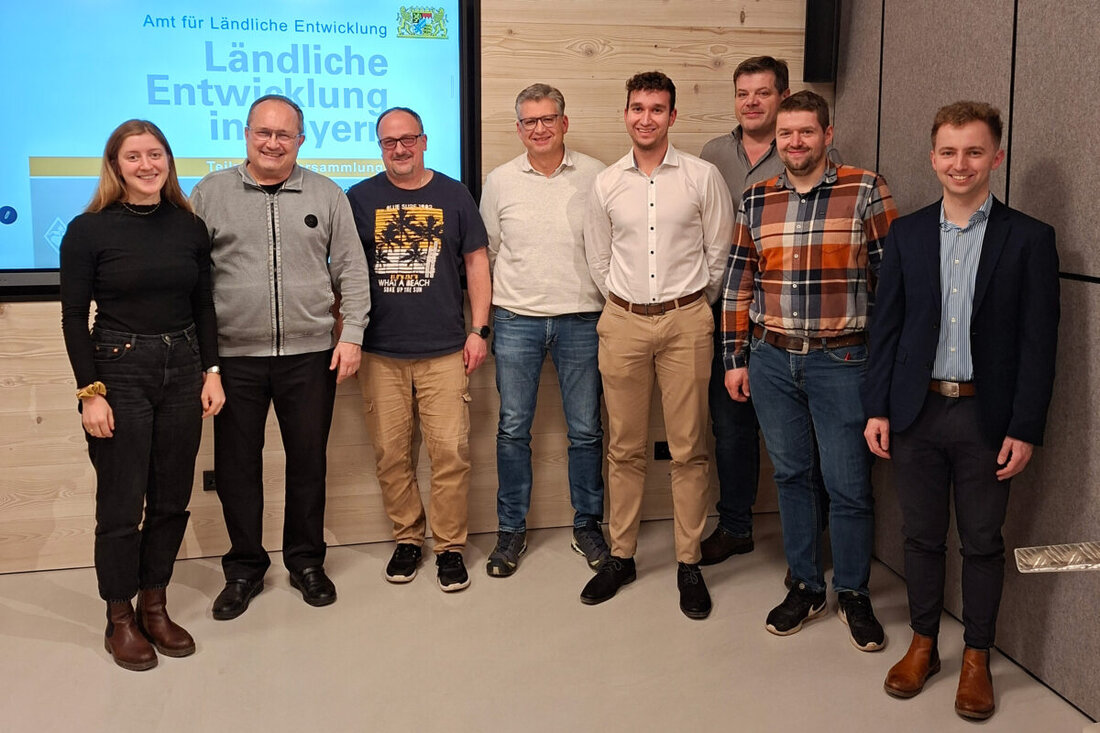 Tännesberg. Die Teilnehmerversammlung zur Flurneuordnung und Dorferneuerung hat eine neue Vorstandschaft gewählt. Vorgestellt wurden Projekte, etwa der zweite Bauabschnitt der Oberviechtacher Straße und die Tagespflege.