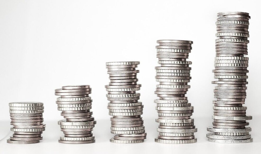 Auerbach. In der nichtöffentlichen Stadtratssitzung am 25. Juni 2025 wurden Beschaffungen und Maßnahmen wie Flurneuordnung, wasserrechtliche Anträge und Schulausrüstung genehmigt. Beschlüsse umfassten auch die Neugestaltung der Unteren Vorstadt und die Förderung digitaler Schulgeräte.