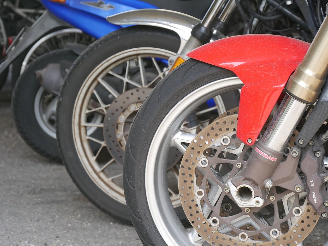 Waldershof. Ein Auto rammte einen Mofafahrer (15). Er kam verletzt ins Krankenhaus. Laut Polizeiangaben war der Mofafahrer (15) kurz vor Waldershof auf der Staatsstraße unterwegs, als der Unfall passierte. Er [&hellip;]