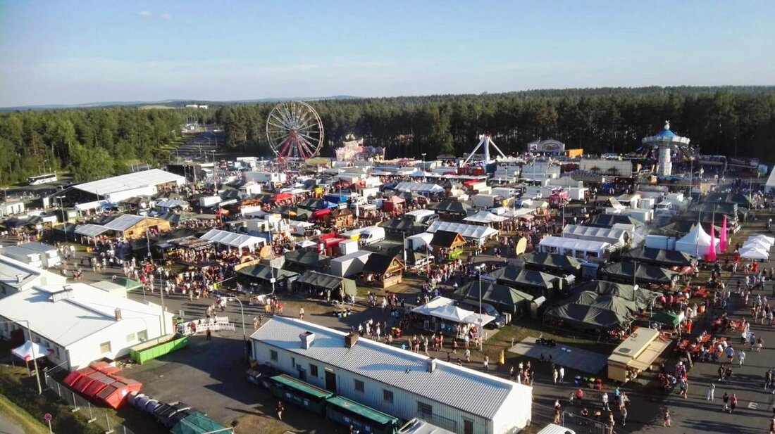 Grafenwöhr. In den nächsten drei Tagen herrscht in Grafenwöhr Ausnahmezustand. Der Grund dafür ist das Deutsch-Amerikanische Volksfest. Verrate uns mit nur ein paar Klicks was du zum Deutsch-Amerikanischen Volksfest sagst. [&hellip;]
