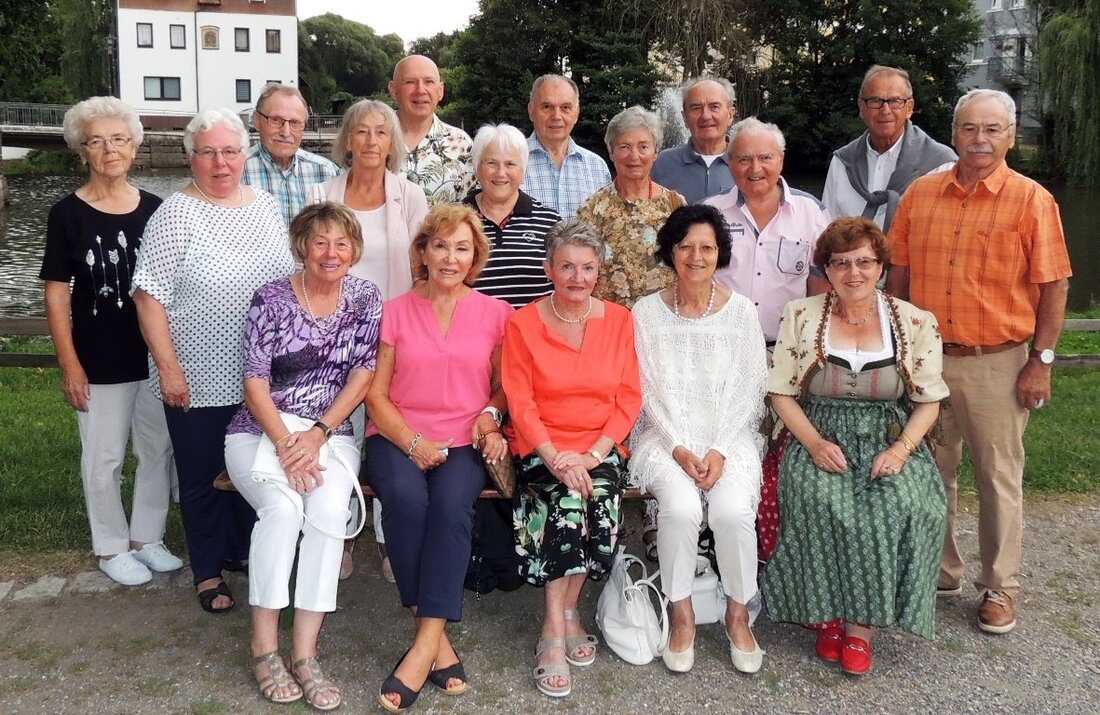 Grafenwöhr. Ihren 75sten Geburtstag nahmen die Schülerinnen und Schüler des Geburtsjahrgangs 1943/44 zum Anlass für ein erneutes Klassentreffen. Neben dem rundum gelungenen Programm überraschte der Besuch ihrer ehemaligen Lehrerin Anna [&hellip;]
