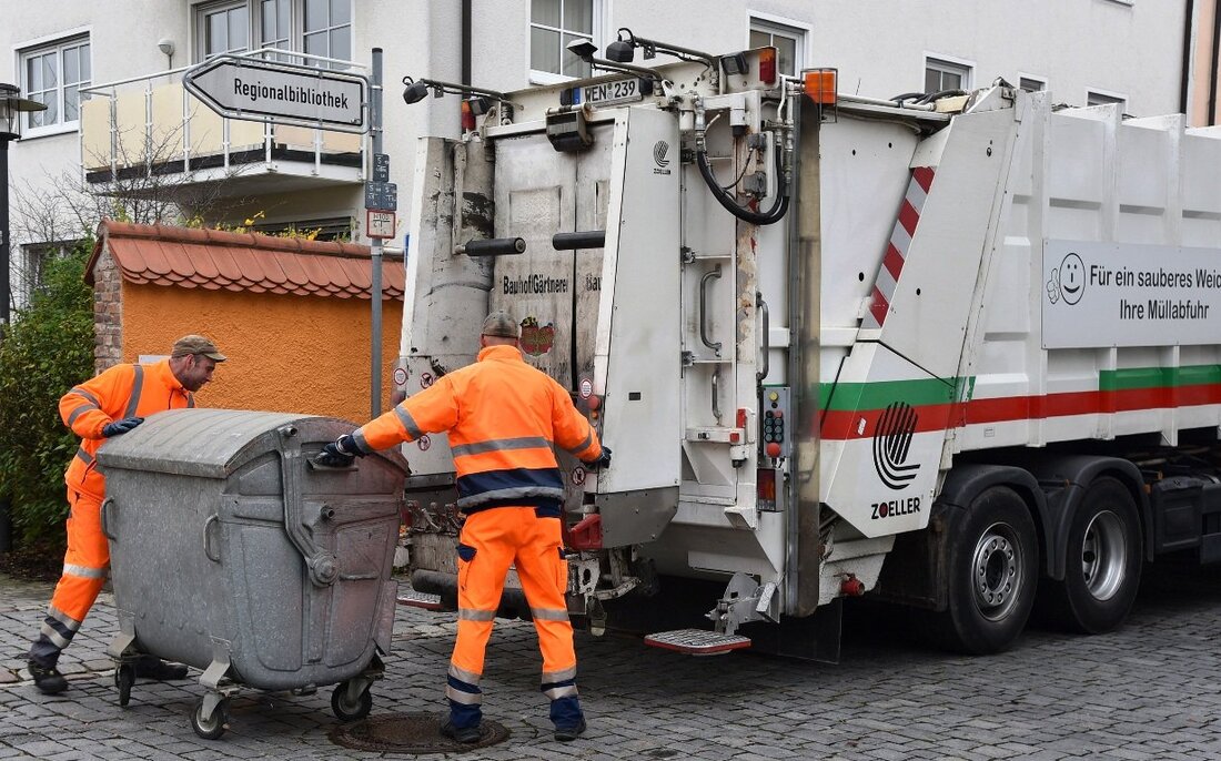 Weiden. Mitarbeiter der Müllabfuhr sind teilweise in Quarantäne, die Müllkolonnen sind deshalb bis auf Weiteres auf ein Mindestmaß reduziert. Das Tiefbauamt der Stadt Weiden bittet alle Weidener Bürger mit “Vollservice [&hellip;]