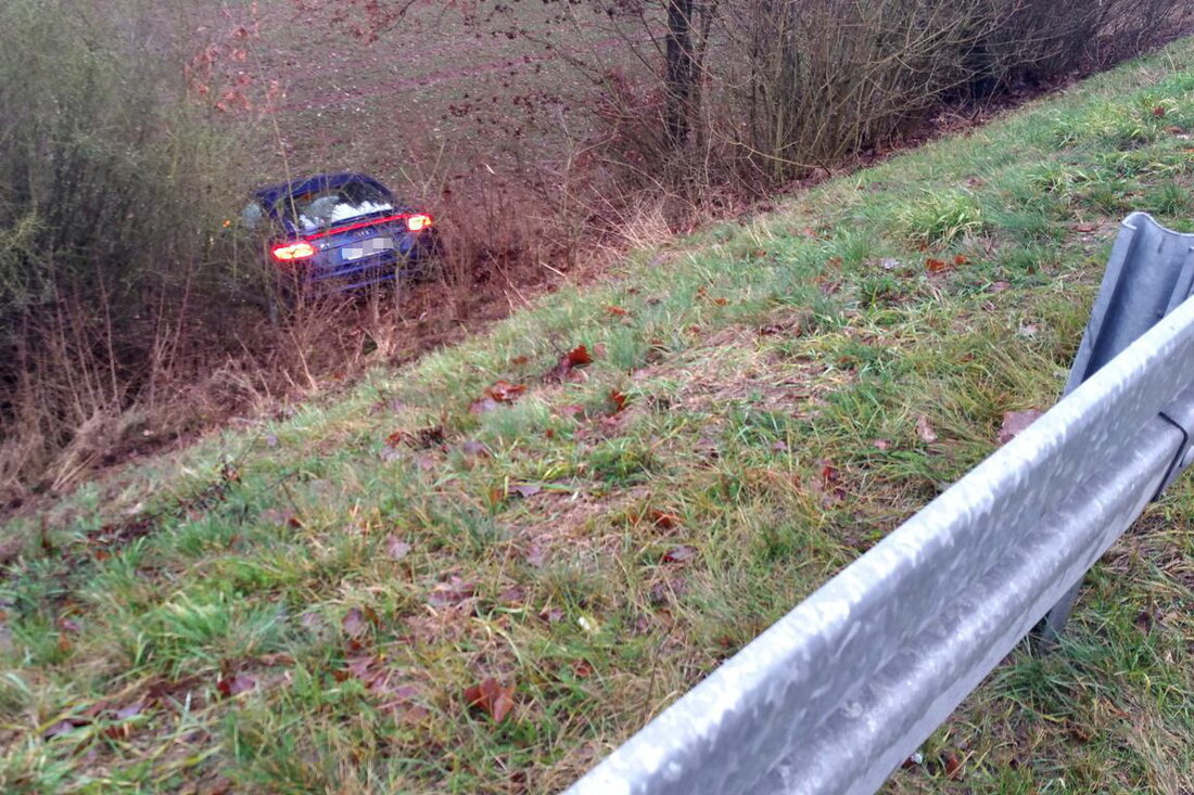 Tännesberg. Heute kollidierte bei Tännesberg  ein VW Transporter mit einem Audi TT. Wie es zu dem Unfall auf der B22 kommen konnte, ist noch unklar. Der Audi fuhr im Anschluss eine [&hellip;]