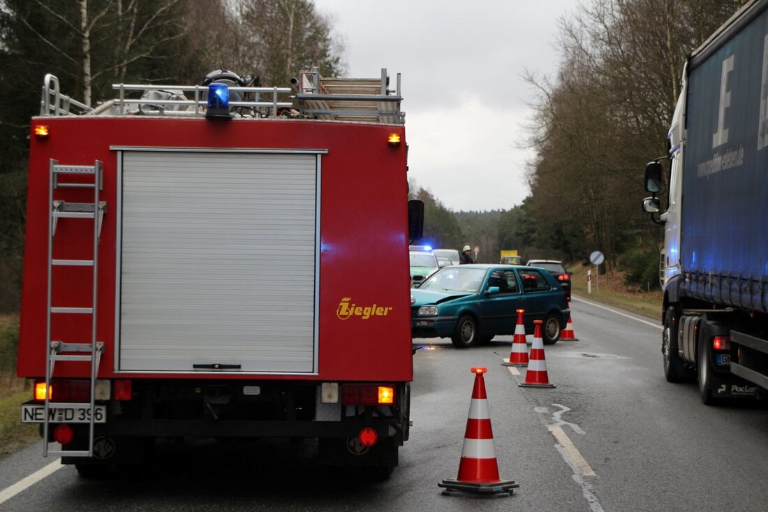 Parkstein. Aufgrund einer wegen Baumfällarbeiten aufgestellten Ampel kam es auf der B470 zwischen Parkstein und Schwarzenbach zu einem Unfall. Eine Tirschenreutherin erkannte zu spät die vor ihr haltenden Autos und [&hellip;]
