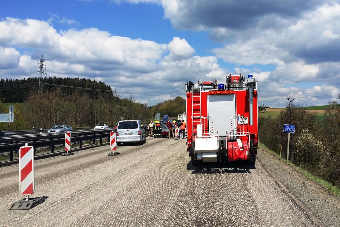 Windischeschenbach. Auf der A93 in Fahrtrichtung Hof in der Behelfsausfahrt an der Anschlussstelle Windischeschenbach kam es zu einem schrecklichen Unfall: Ein Bauarbeiter, der wegen Straßenbauarbeiten im Bereich der Baustelle tätig war, [&hellip;]