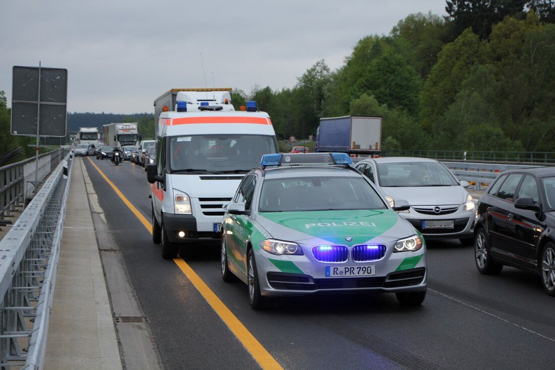 Weiden. Bei einem Krankentransport geriet ein Rettungswagen auf der A93 in einen Unfall. Zum Glück ging es relativ glimpflich aus. 