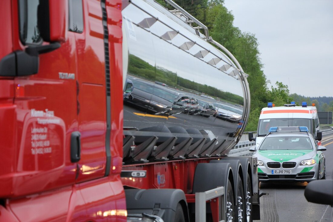 Pressath. Unbekannte zapften auf einem Parkplatz Diesel aus einem Lastwagen ab – während der Fahrer schlief. Am Dienstag zwischen 21:30 – 06:30 Uhr, hatte ein Lkw-Fahrer (48) aus Baden-Württemberg sein [&hellip;]