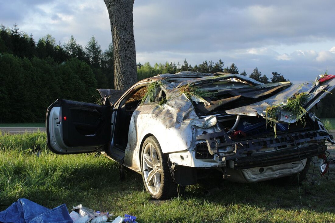 Großkonreuth. Heute am frühen Morgen kam es zu einem schweren Verkehrsunfall bei Großkonreuth. Ein Mann wurde dabei schwer verletzt. Ein Mann war mit seinem Audi S5 auf der ST2167 von [&hellip;]