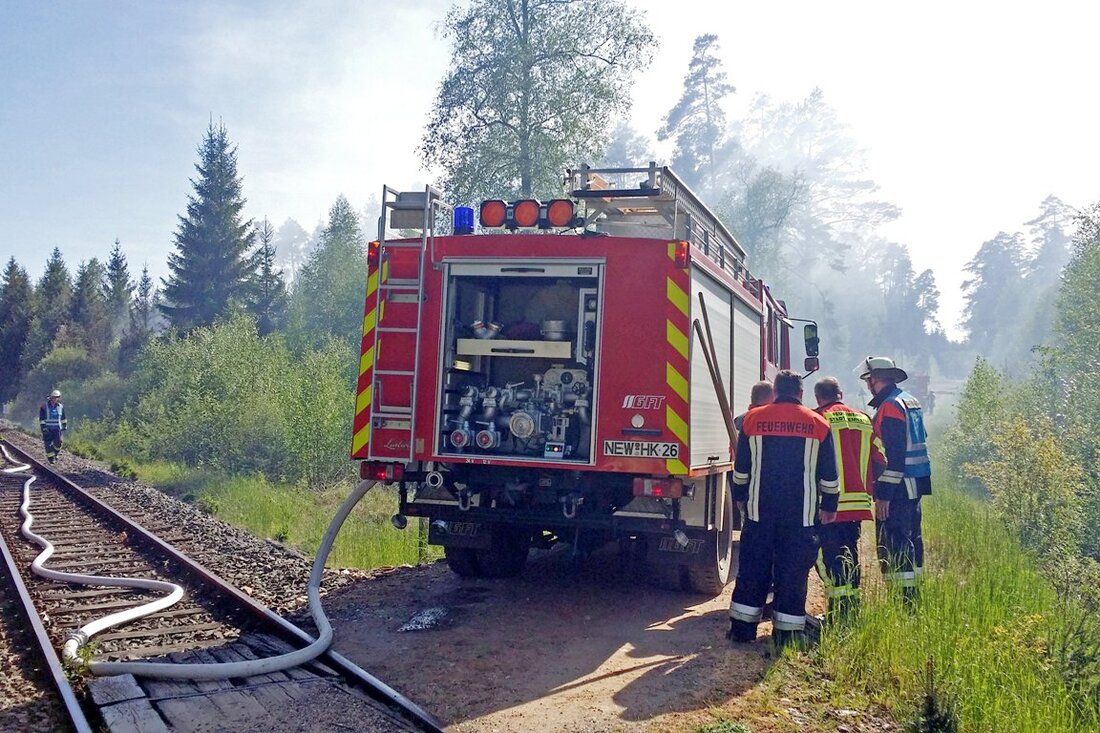 Pressath. In einem Waldstück zwischen Pressath und Grafenwöhr hat es gebrannt. Das Feuer war größer als anfänglich gedacht.  Am Sonntagnachmittag, gegen 15.30 Uhr, wurde der Leitstelle Nordoberpfalz ein Waldbrand an [&hellip;]