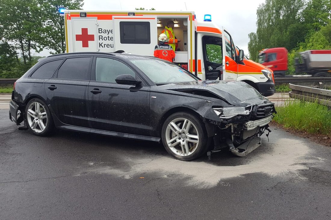 Weiden. Heute Nachmittag kam es auf der A93 zu einem Unfall. Die Autobahn wurde komplett gesperrt.  Der Unfall ereignete sich auf der A93 zwischen den Anschlussstellen Luhe-Wildenau und Weiden-Süd in Fahrtrichtung [&hellip;]