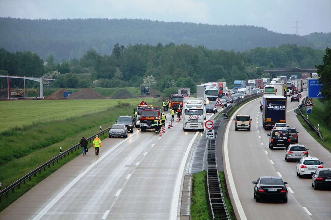 Weiden. Ein Problem auf der Baustelle auf der A93 bei Weiden zwingt die Veranwortlichen dazu, den Abschnitt komplett zu sperren. Ein akuter Schaden an der Entwässerungseinrichtung im Baustellenbereich zwischen AS Weiden [&hellip;]