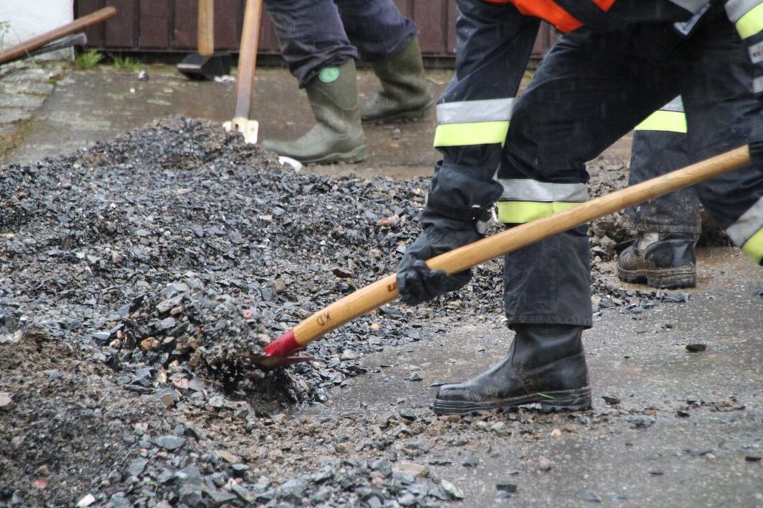 Kirchendemenreuth. Am späten Montagnachmittag ging über dem Kirchendemenreuther Ortsteil Steinreuth ein heftiges Unwetter nieder. Es regnete in Strömen. Der Boden konnte die Wassermassen nicht mehr aufnehmen. In einem Maisfeld löste [&hellip;]
