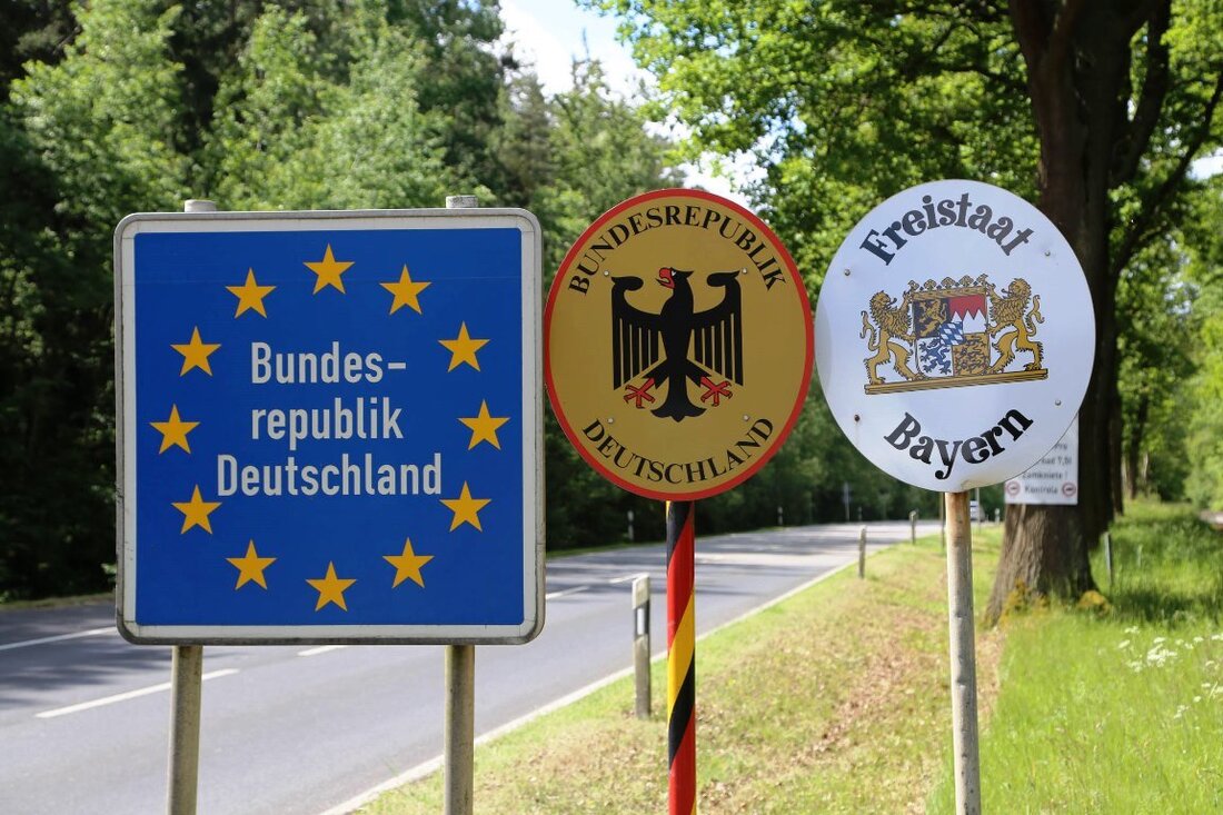 Waldsassen. Die Polizeiinspektion Waldsassen meldet den Schmuggel mehrerer erlaubnispflichtige Soft-Air-Waffen von der Tschechischen Republik nach Deutschland.