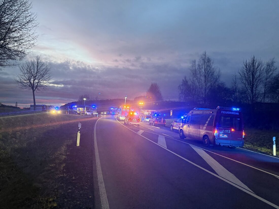 Steinberg. Am 27. September gegen 2.16 Uhr verursachte ein 43-Jähriger unter Alkohol und THC auf der Staatsstraße einen Unfall mit zwei weiteren Autos. 