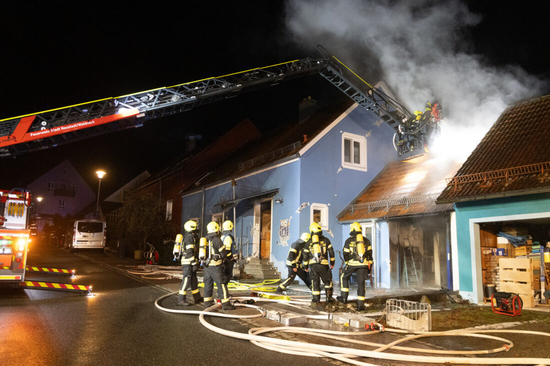 Windischeschenbach. Ein Garagenbrand in einer Neubausiedlung verursachte am Donnerstagabend einen Schaden von ca. 150.000 Euro, verletzt wurde niemand. Technischer Defekt am Keramikbrennofen wird als Ursache vermutet.