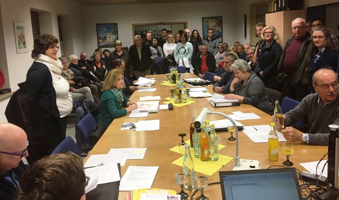 Neustadt/Kulm. In der Kulmstadt hat sich eine überraschende Gegenbewegung zur „Interessengemeinschaft der Marktplatzanlieger“ gebildet: Die „Gemeinschaft Bürger Pro Neustadt“. Initiiert von den Sprechern Michael Walter und Tim Preißinger hat sie [&hellip;]