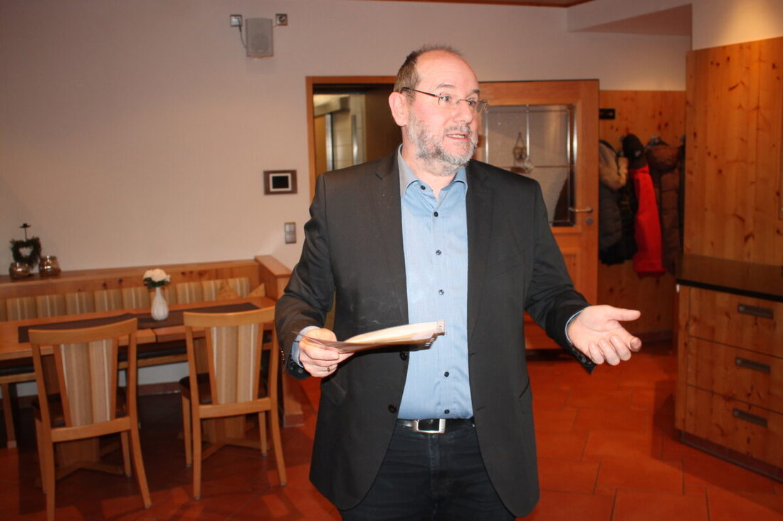 Pressath. Es hätte eine angeregte Diskussion der rund 30 Besucher über stadtpolitische Themen werden sollen: Damit hatte wohl Ortsvorsitzender Andreas Eckert gerechnet, als er den politischen Aschermittwoch der Pressather CSU im Gasthaus Weyh mit der „Geschichte vom Stammesoberhaupt Bill“ eröffnete – „Ähnlichkeiten mit Personen der lokalen Politik rein zufällig und unbeabsichtigt“. 