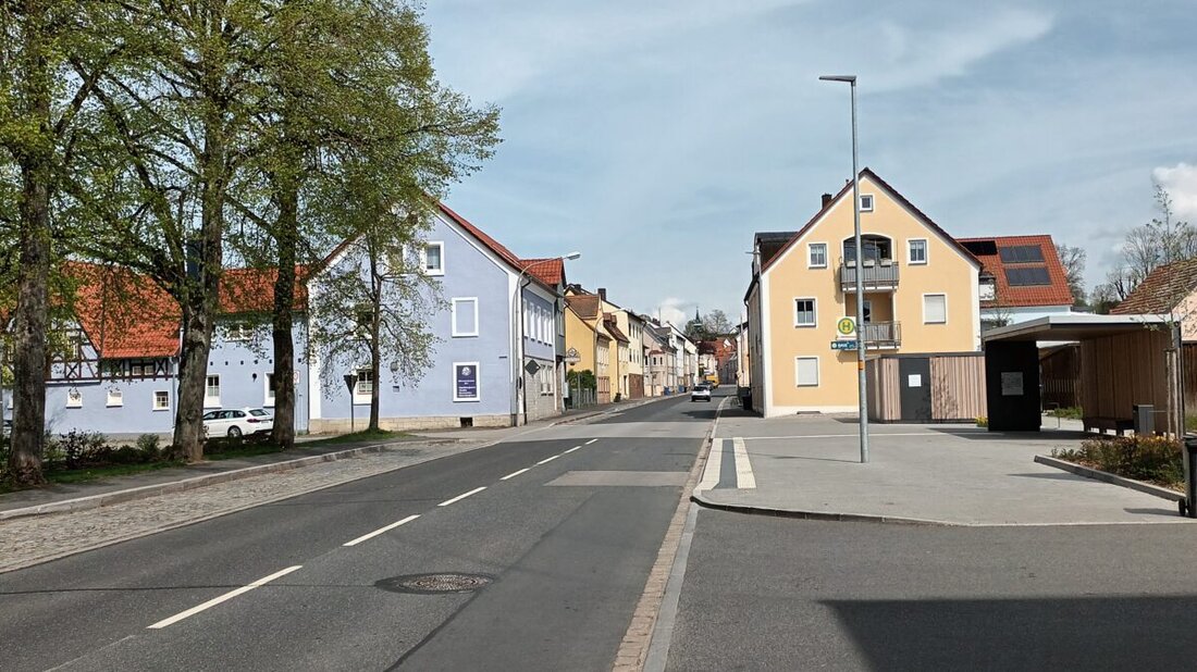 Pressath. Rund 150 aufmerksame Besucher: So gut war eine Bürgerversammlung der Stadt Pressath seit Langem nicht mehr besucht. Fast noch überraschender war die entspannte Atmosphäre im Pfarrsaal: Klagen wurden praktisch nicht laut, die Fragen des Publikums zielten hauptsächlich auf die sachliche Erörterung praktischer Probleme wie der Auswirkungen anstehender Straßenbauarbeiten auf Verkehrsfluss und Parksituation im Stadtgebiet ab.