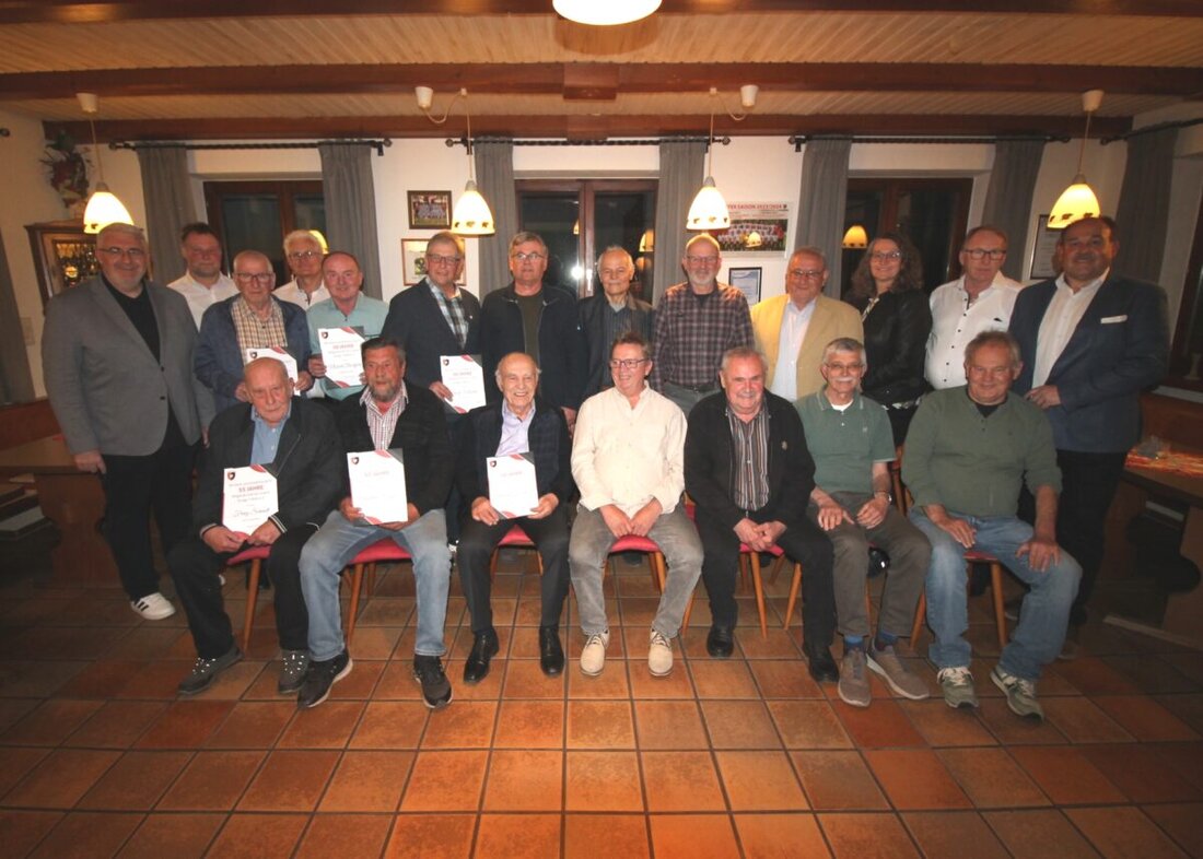 Trabitz. Die Spielvereinigung Trabitz feiert ihr 55-jähriges Bestehen mit einem Ehrenabend, der die Geschichte von Erfolgen und Herausforderungen würdigt. Mitglieder und Förderer wurden für ihre langjährige Treue geehrt, und der Verein betont seine Rolle als Integrations- und Gemeinschaftsstifter.