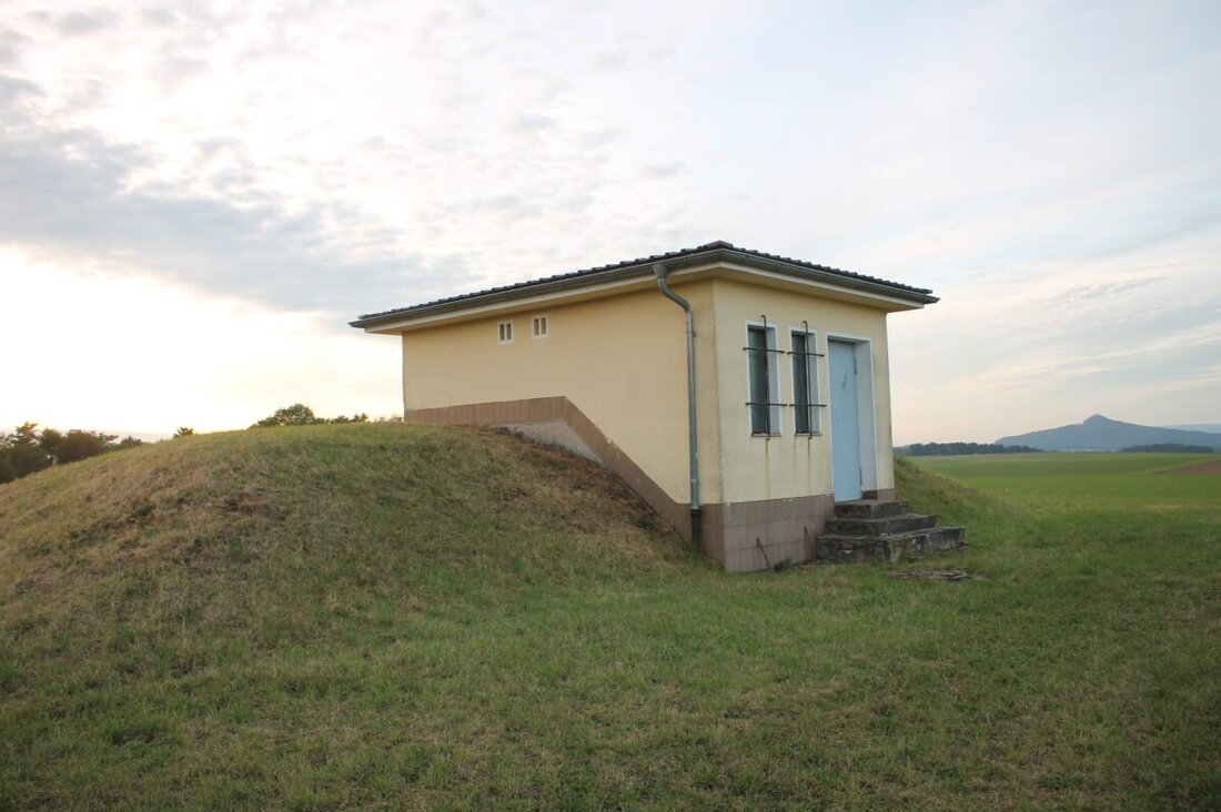 Trabitz. Die Gemeinde plant große Investitionen in Wasserversorgung und Breitbandausbau, ohne 2023 neue Schulden aufzunehmen, für 2026 wird jedoch ein Darlehen von 1 Million Euro erwartet. Trotzdem sinkt der Schuldenstand um 65.000 auf 740.000 Euro und die Pro-Kopf-Verschuldung liegt unter dem Landesdurchschnitt.