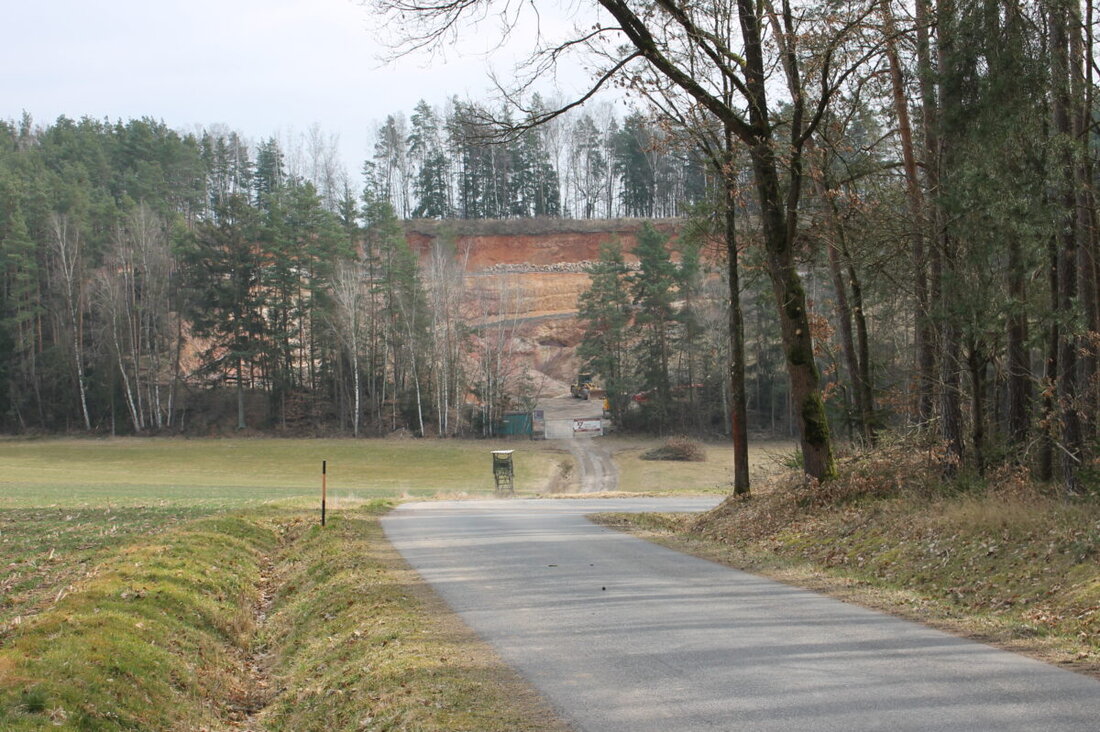 Trabitz. Der Gemeinderat verlängert einstimmig die Genehmigung für Kiestransporte bis Jahresende 2025. Außerdem wird die evangelische Pauluskirche als Beispiel für gelungenes Nutzungskonzept ausgezeichnet.
