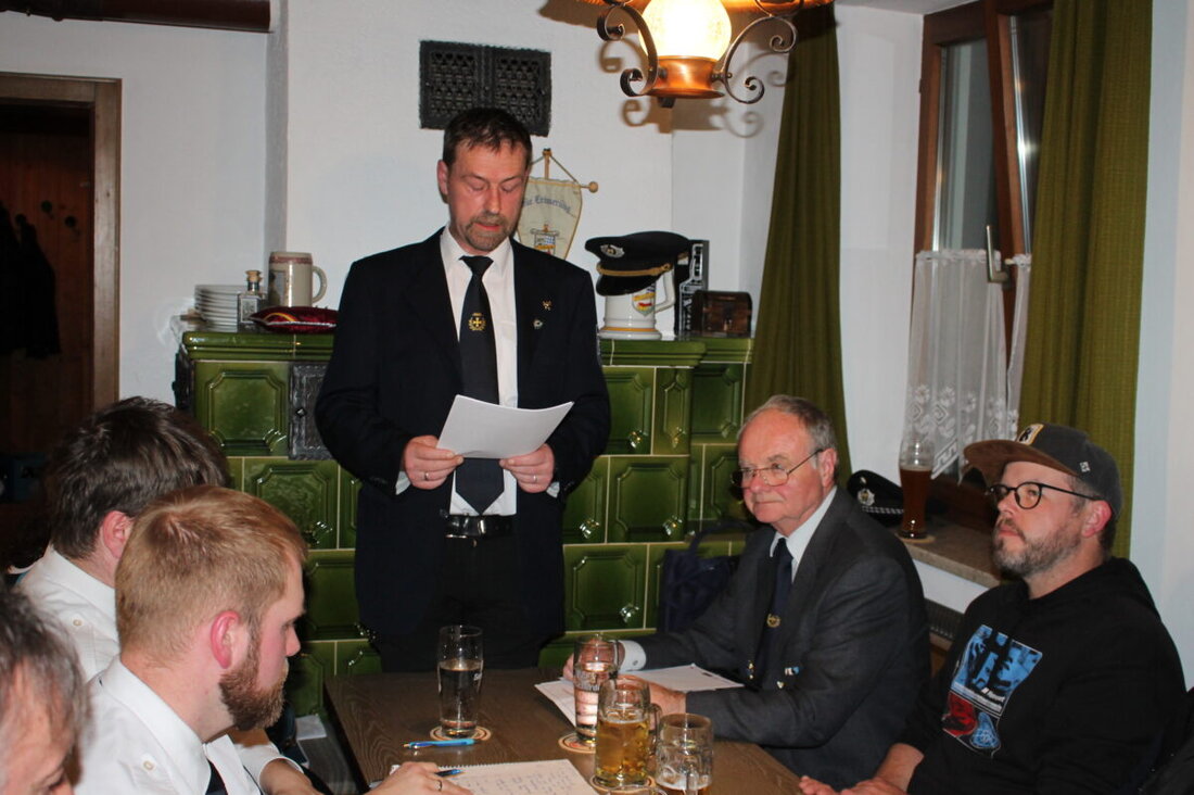 Trabitz. Die Krieger- und Soldatenkameradschaft Burkhardsreuth wächst entgegen dem Trend auf 96 Mitglieder, darunter fünf Frauen. Bei der Hauptversammlung wurden Erfolge wie das Kreisvergleichsschießen und die Kriegsgräberspendensammlung hervorgehoben.