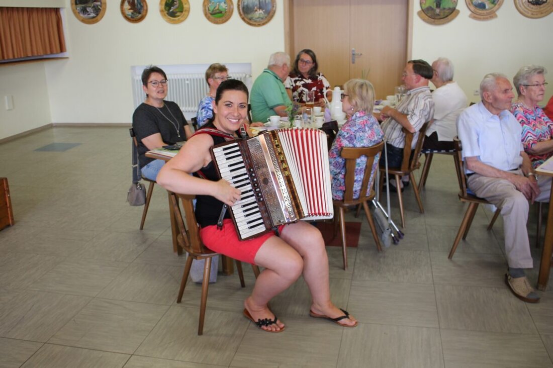 Preißach. Beim Sommerfest des Katholischen Landvolks Burkhardsreuth erfreuten Volksmusik und humorvolle Anekdoten etwa 50 Gäste.